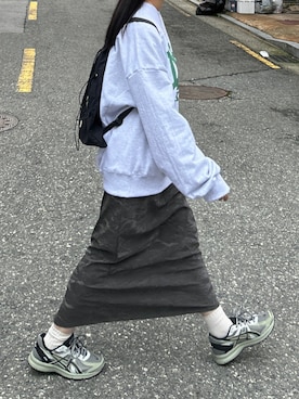 「ASICS（アシックス）のアイテム」を使った、 李奈さん（レディース・158cm）の秋コーディネート