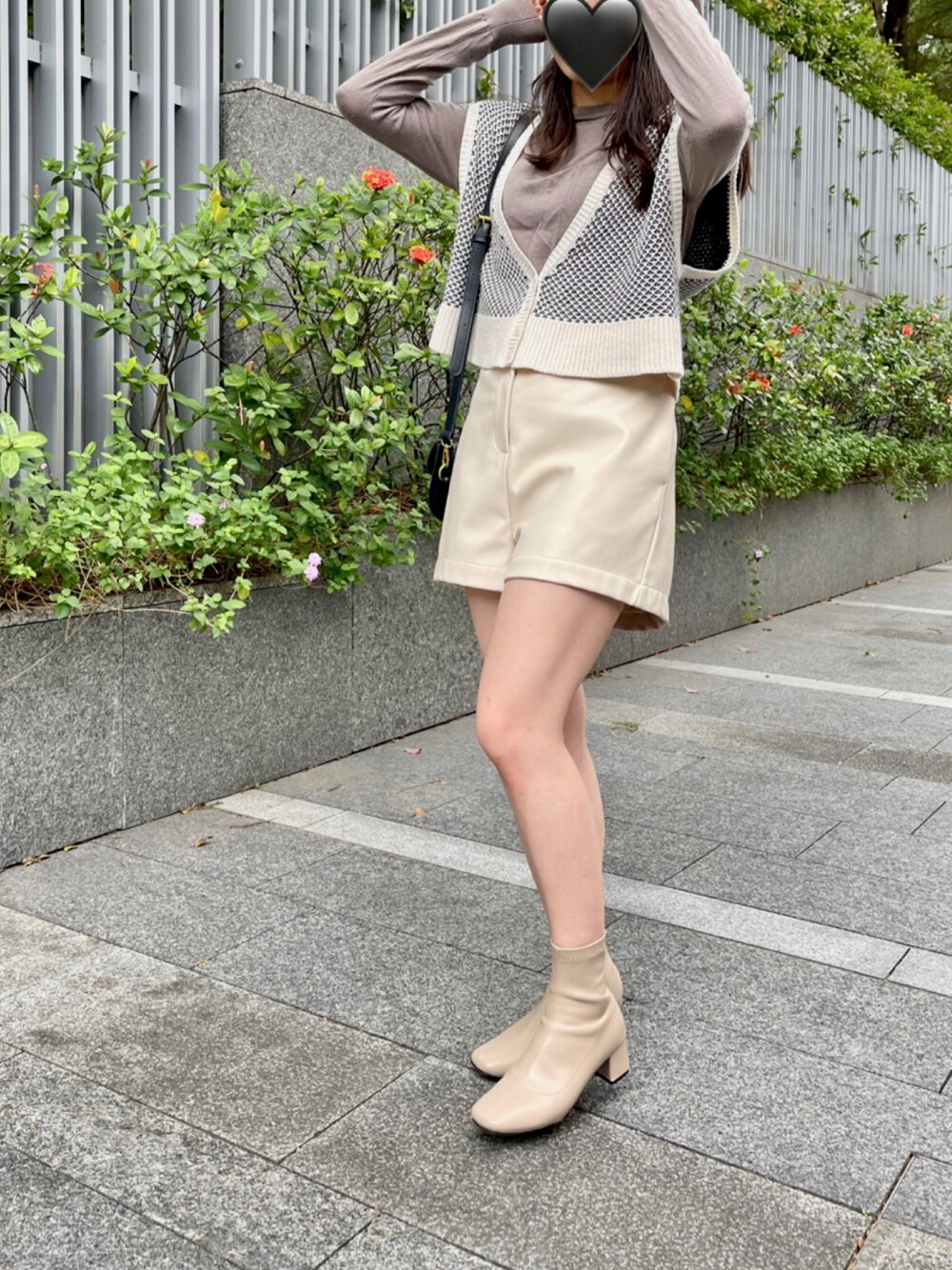 「miere Qのアイテム（スラックス、ベージュ系）」を使った、YCさん（レディース・152cm）の秋コーディネートの1枚目の写真