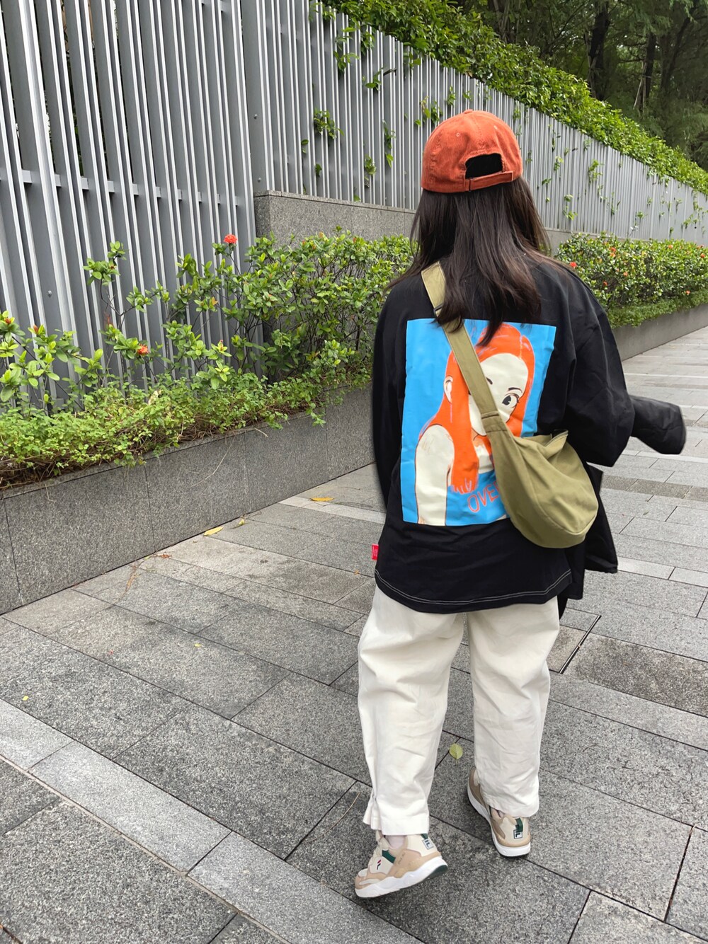 「overprintのアイテム（Tシャツ/カットソー、ブラック系）」を使った、YCさん（レディース・152cm）の秋コーディネートの1枚目の写真