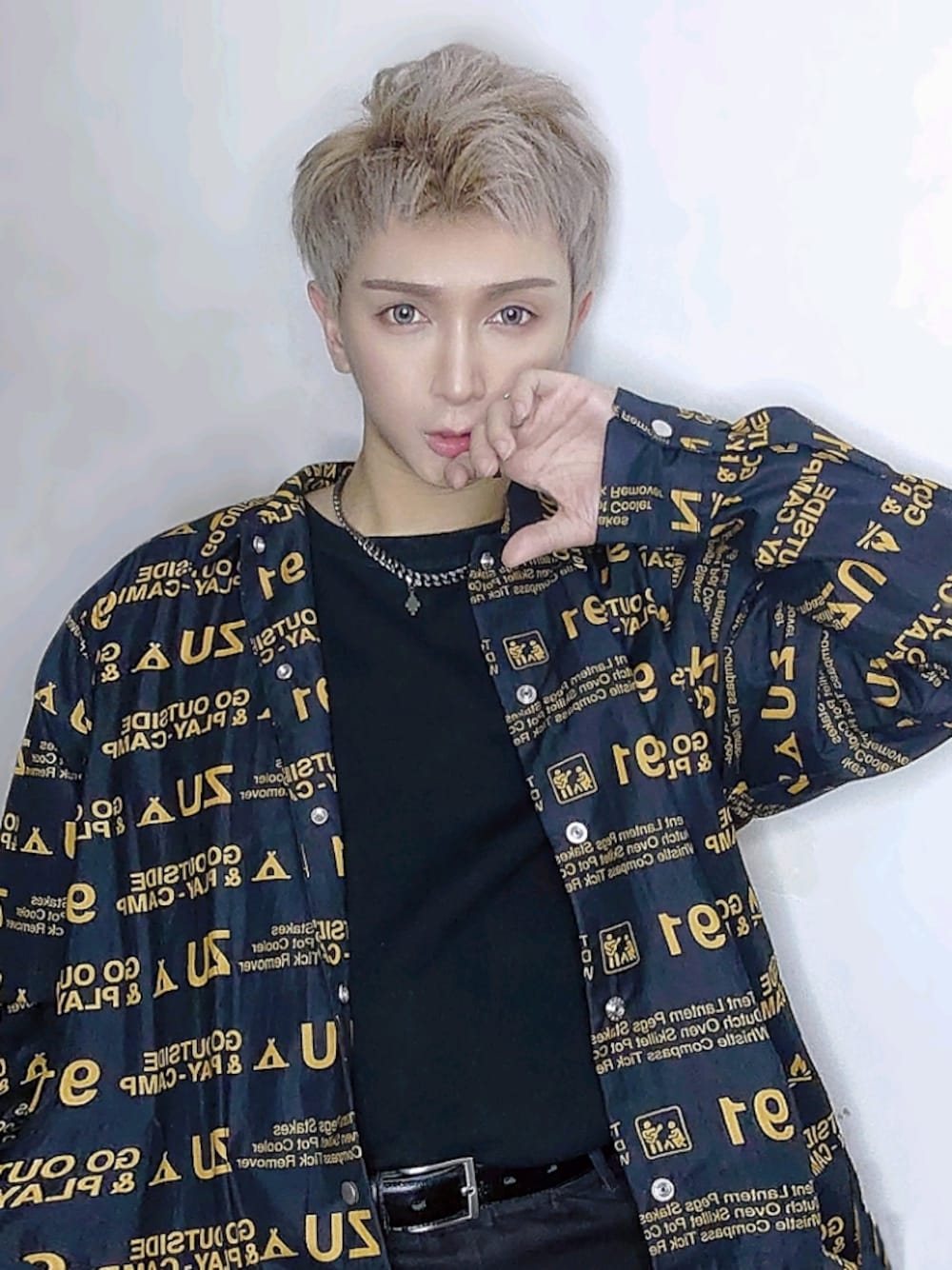 「柄シャツ、秋のコーデ、韓国ファッション、男の子、男の子コーデ、だから秋服が好き、おしゃれさんと繋がりたい、オトナカジュアル、カジュアル、韓国子供服、お洒落さんとつながりたい」｜「ZUCCaのアイテム（ジャケット/アウター、その他）」を使った、シテブン さん（メンズ・167cm）の秋コーディネートの1枚目の写真