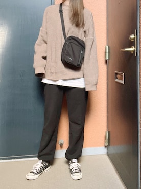 「ブラウンニット」｜「アイテム（スウェットパンツ）」を使った、tokoさん（レディース・161cm）の冬コーディネート