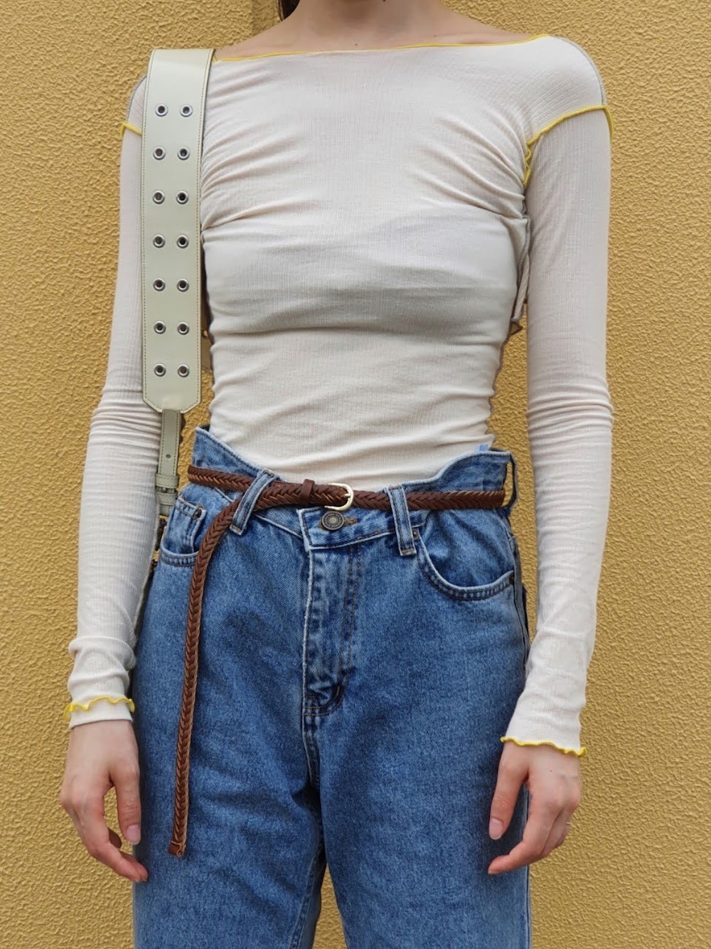 「BASERANGEのアイテム（Tシャツ/カットソー、ホワイト系）」を使った、oneriさん（レディース・162cm）の春コーディネートの1枚目の写真