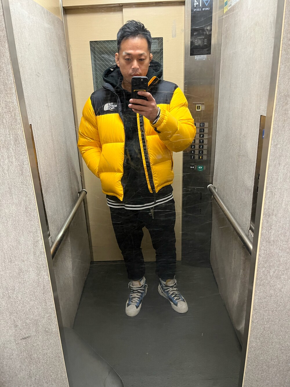 THE NORTH FACE ダウンジャケット イエロー/ブラック THE NORTH FACE ダウンジャケット M イエロー/ブラック - メルカリ
