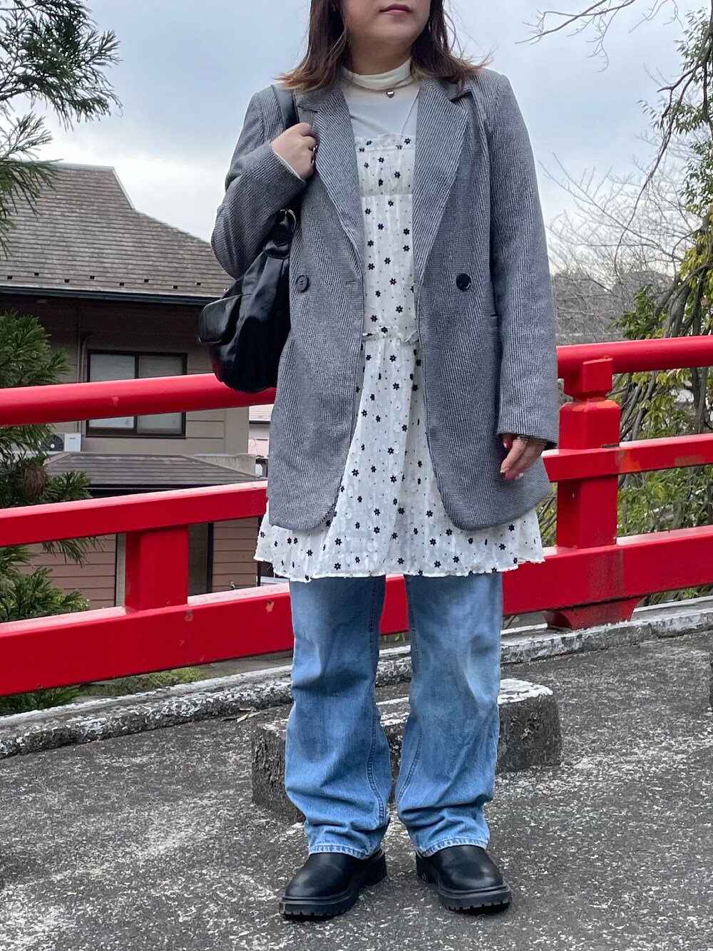 「春服、チュニック、デニム、ブーツ、プチプラ、きれいめカジュアル、休日スタイル、低身長、お出かけコーデ、春コーデ、春アウター、大人カジュアル、キャミワンピ、ジャケットスタイル、レイヤードスタイル」｜「rectangle by ryonの【rectangle by ryon】テーラードジャケット（テーラードジャケット、ブラック系）」を使った、maru☺︎さん（レディース・153cm）の春コーディネートの1枚目の写真