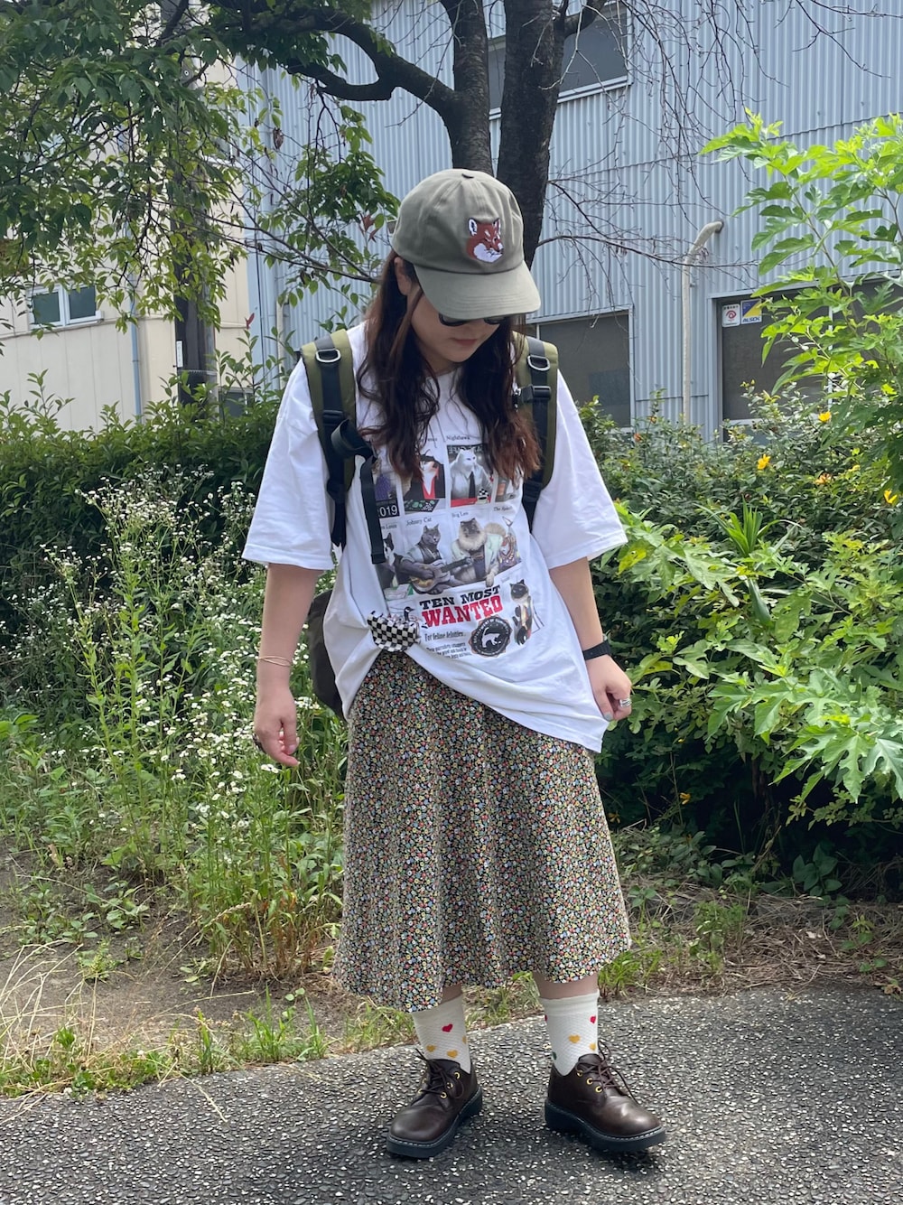 「古着MIX、古着、キャップ、白Tシャツ、バックパック、リュック、メガネ女子、きれいめカジュアル、休日スタイル、お出かけコーデ、ウエストマーク、ローファー、夏ルックで気分アップ」｜「Shoes in Closetの軽量  レースアップ マニッシュ シューズ 7978（ドレスシューズ、ブラウン系）」を使った、maru☺︎さん（レディース・153cm）の夏コーディネートの1枚目の写真