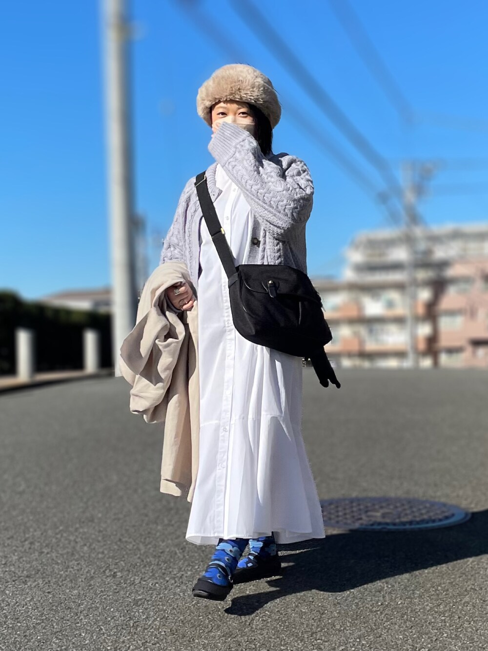 「カーディガン、marimekko、冬コーデ、帽子、大人カジュアル、GU、しまむら、休日スタイル、プチプラ、ファー小物、ロングワンピース、プチプラコーデ、低身長、マーメイド、マーメイドワンピース」｜「studio CLIPの撥水カシメショルダーバッグ（ショルダーバッグ、ブラック系）」を使った、maru☺︎さん（レディース・153cm）の冬コーディネートの1枚目の写真