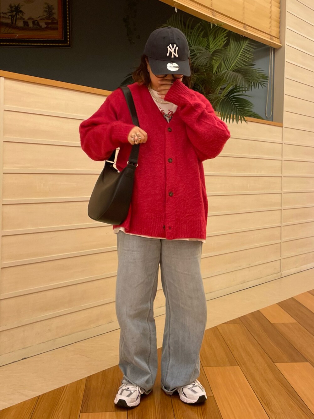 「キャップ、カーディガン、デニム、New Balance、Discoat、NEW ERA、UNIQLO、きれいめカジュアル、休日スタイル、低身長、デニムパンツ」｜「NEW ERAのNEW ERA/ニューエラ　MLB Core CLASSIC キャップ（キャップ、ブルー系）」を使った、maru☺︎さん（レディース・153cm）の秋コーディネートの1枚目の写真