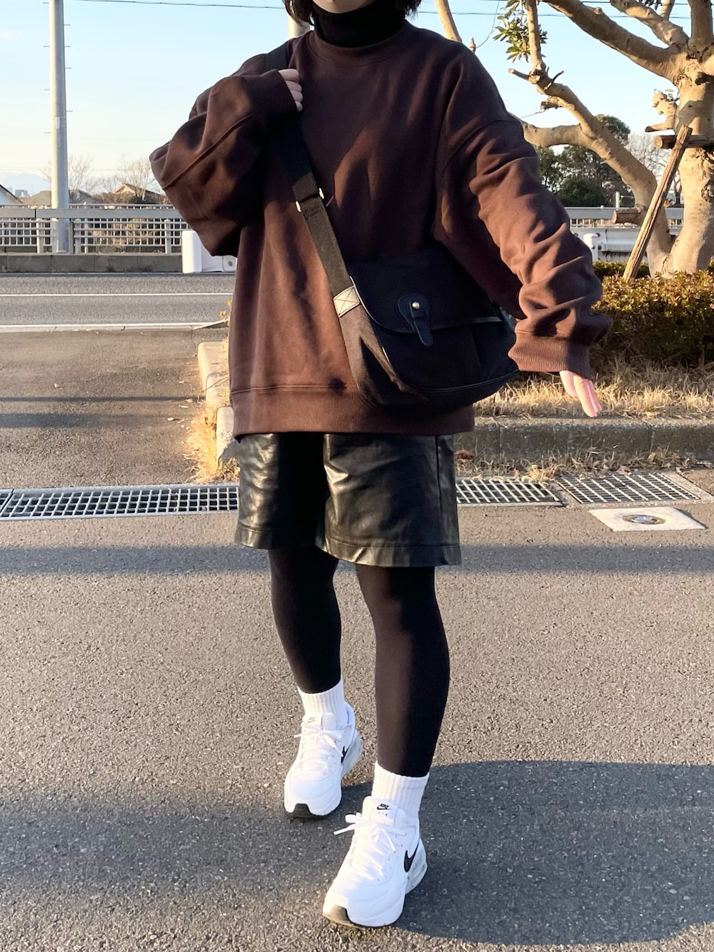 「スウェット、冬コーデ、ビッグシルエット、シンプル、プチプラ、GU、モッズコート、ロングコート、タートルネック、ゆるコーデ、低身長、NIKE、スニーカーコーデ、あったかコーデ、グリーン」｜「GUのアイテム（スウェット、ブラック系）」を使った、maru☺︎さん（レディース・153cm）の冬コーディネートの1枚目の写真