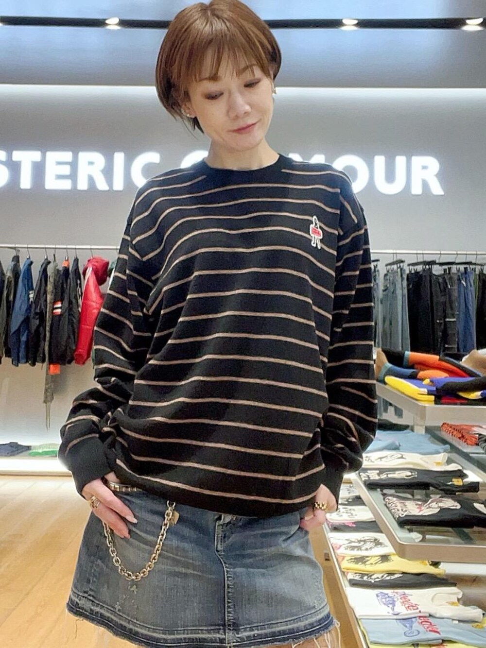 「セーター、アクセサリー、シンプルコーデ、ウォレットチェーン、ヒステリックグラマー、秋コーデ、HYSTERIC GLAMOUR、ニット 」｜「HYSTERIC GLAMOURのWOMAN ON SKULL  PICKウォレットチェーン（ウォレットチェーン、シルバー系）」を使った、Hazukiさん（レディース・159cm）の秋コーディネートの1枚目の写真