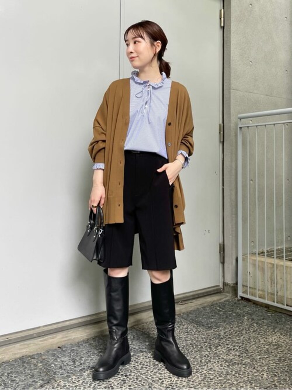「カーディガン、大人カジュアル、journal standard、ジャーナルスタンダード、コットンニット、秋コーデ」｜「JOURNAL STANDARDの《追加5》ハイツイストコットンポンチョカーディガン（カーディガン/ボレロ、グリーン系）」を使った、kuwaharaさん（レディース・158cm）の夏コーディネートの1枚目の写真