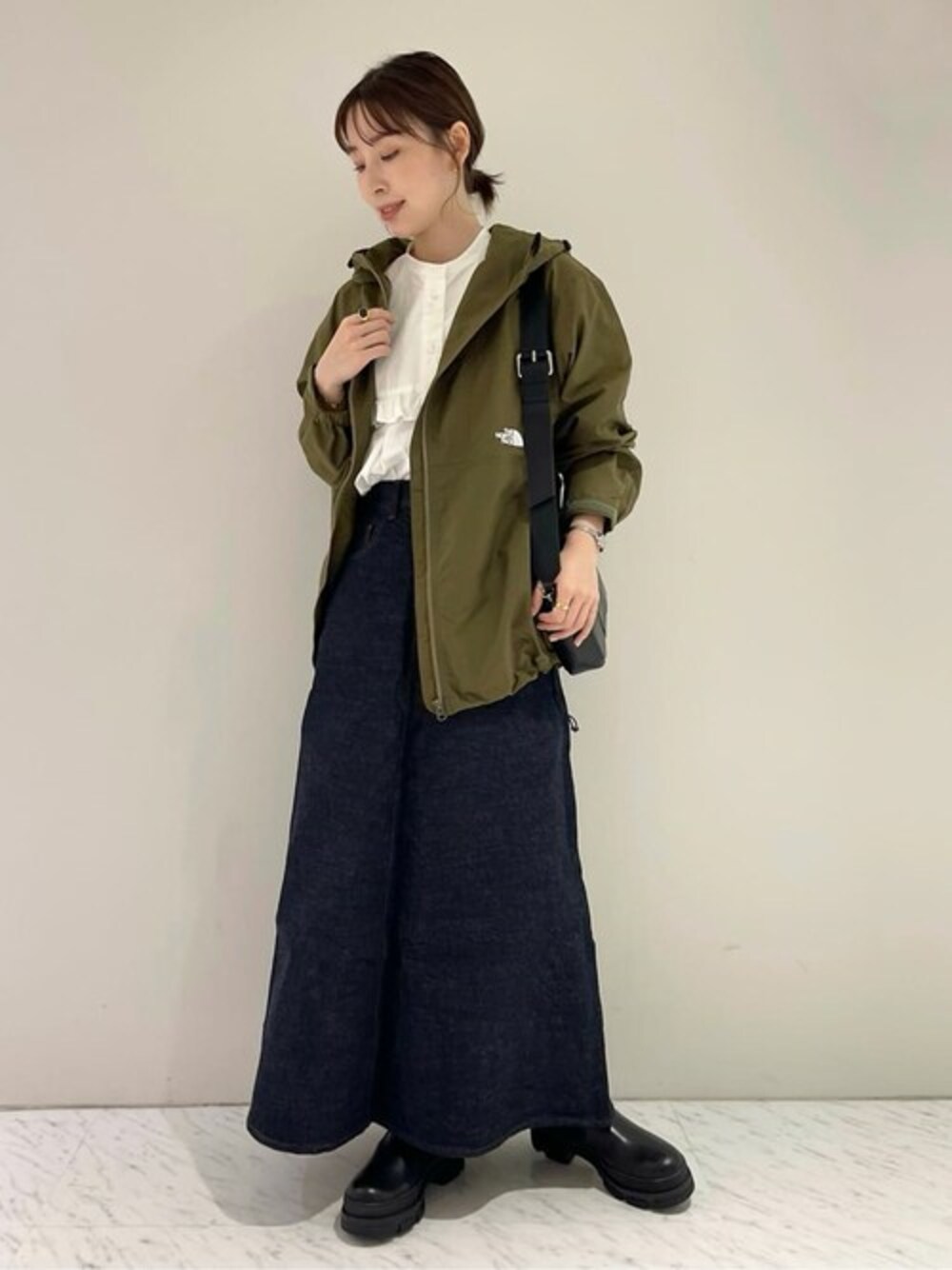 「マウンテンパーカー、大人カジュアル、journal standard、THE NORTH FACE、ジャーナルスタンダード、ライトアウター、秋コーデ、秋アウター」｜「THE NORTH FACEの【THE NORTH FACE/ ザノースフェイス】Compact Jacket：ジャケット（ナイロンジャケット、グリーン系）」を使った、kuwaharaさん（レディース・158cm）の夏コーディネートの1枚目の写真