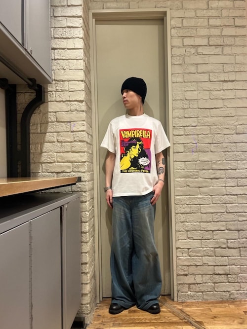 セール 登場から人気沸騰 VAMPIRELLA/RUNNING RED Tシャツ（Tシャツ/カットソー トップス