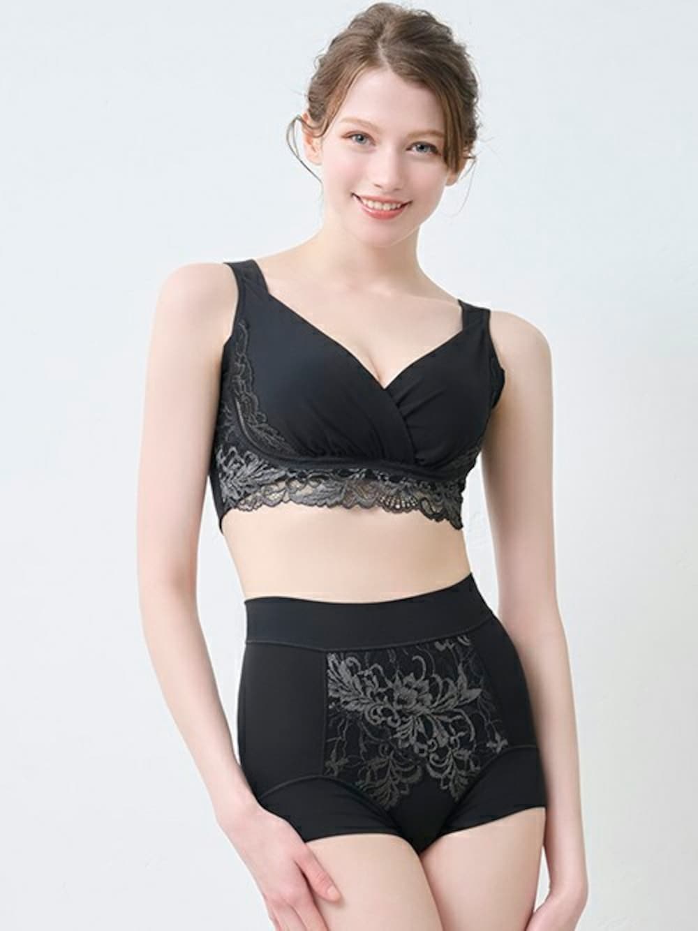 「ブラック、花柄、レース、ランジェリー、ブラレット、補正下着、ブラデリス、BRADELIS NEWYORK、補正ブラ、インナーウェア」｜「BRADELIS NEWYORKの綿混キャッチャーカップレースブラ24 ブラデリス 補正下着 補整 ブラレット（ブラジャー、ブラック系）」を使った、ブラデリスニューヨーク / NuBraさん（レディース・163cm）の春コーディネートの1枚目の写真