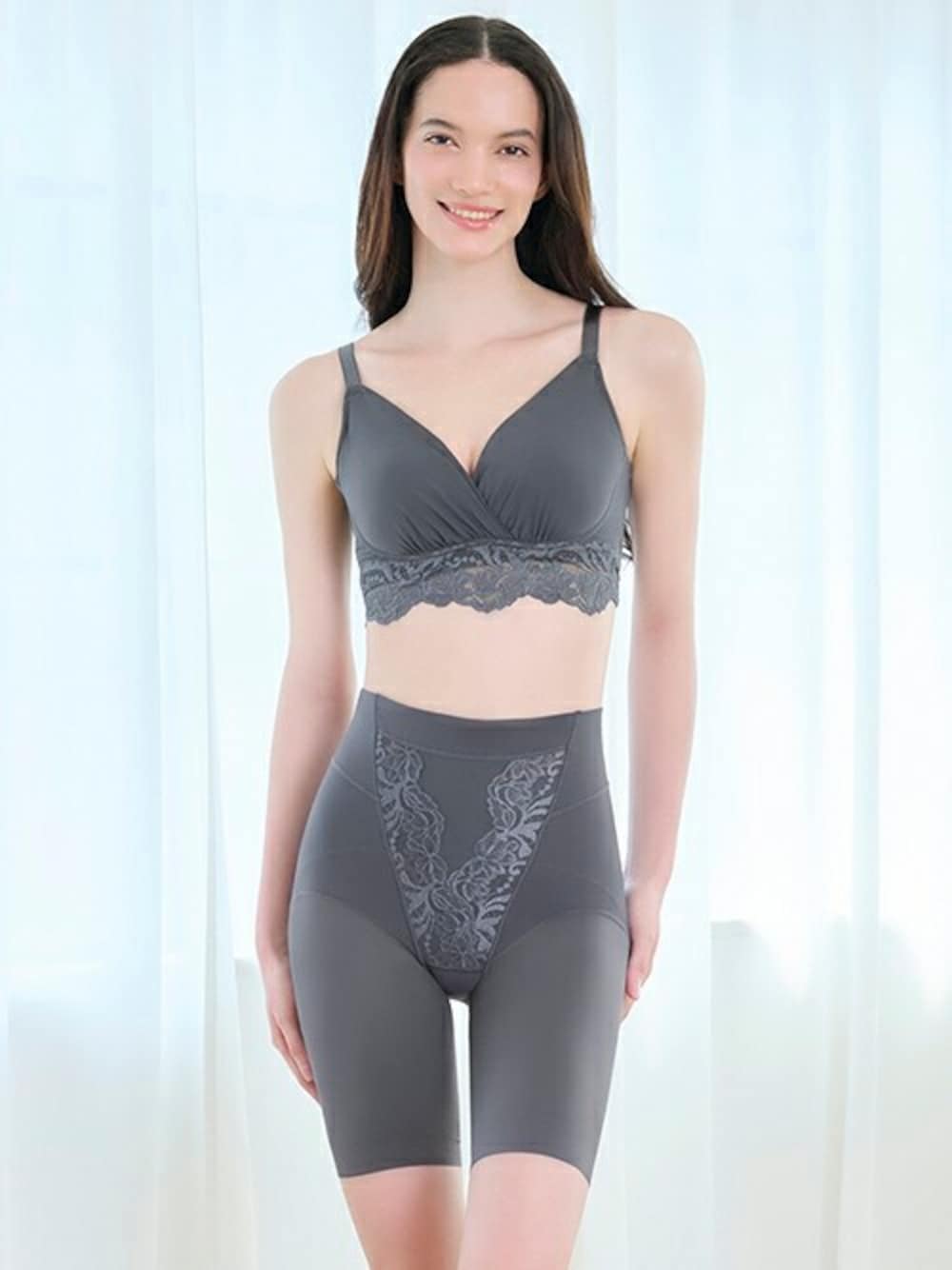 「アンダーウェア、ブラジャー、下着、補正下着、ブラデリス、ガードル、BRADELIS NEWYORK、補正ブラ、補正ショーツ、補正ガードル」｜「BRADELIS NEWYORKの綿混ストレッチハイブリッドガードル25 ブラデリス 補正下着 補整（ショーツ、グレー系）」を使った、ブラデリスニューヨーク / NuBraさん（レディース・163cm）の春コーディネートの1枚目の写真