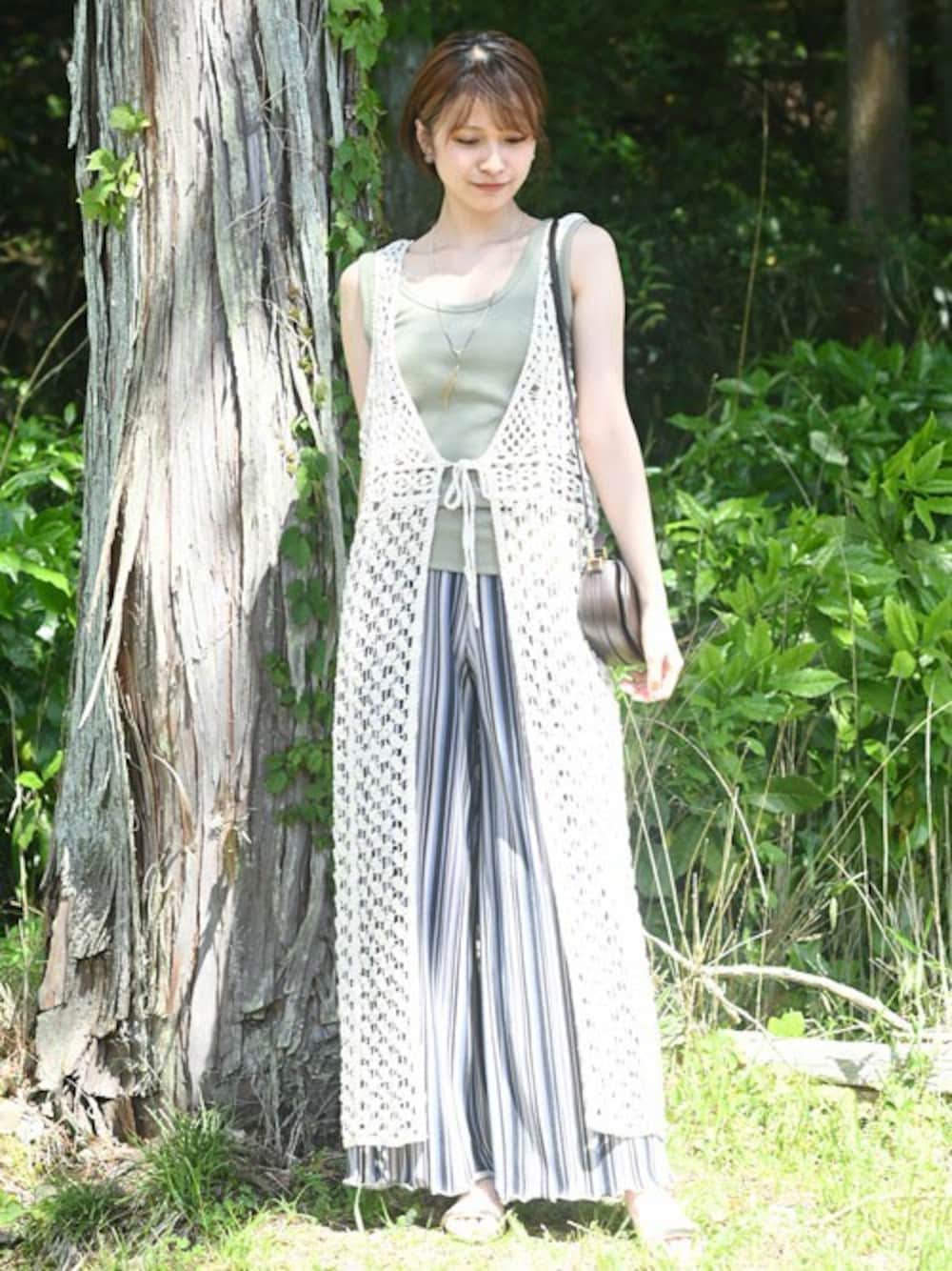 「休日スタイル、お出かけコーデ、サンダル、ジレ、パンツスタイル、夏コーデ、リゾートスタイル、rps」｜「rpsの前後２ＷＡＹカギ針レースロングジレ（ベスト、ホワイト系）」を使った、rps_freakさん（レディース・164cm）の春コーディネートの1枚目の写真