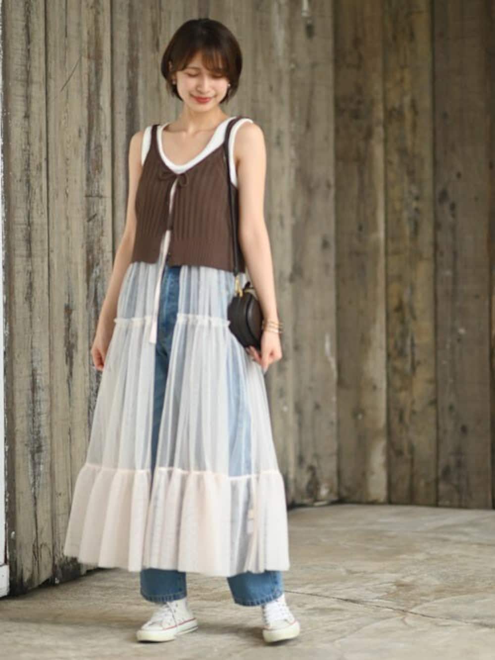 「デニム、レイヤードスタイル、ビスチェ、お出かけコーデ、大人ガーリー、キャミワンピ、チュールワンピ、rps」｜「rpsの柄編みニットキャミソール（キャミソール、ブラウン系）」を使った、rps_freakさん（レディース・164cm）の夏コーディネートの1枚目の写真
