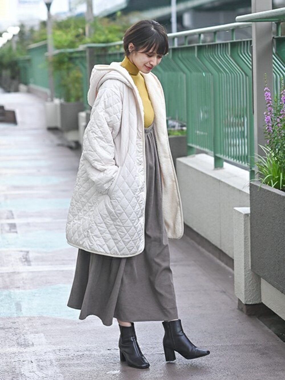 「大人カジュアル、プチプラ、キルティングジャケット、プチプラコーデ、rps、ジャンスカコーデ」｜「rpsの裏ボアフード付きキルティングコート（ダウンジャケット/コート、ホワイト系）」を使った、rps_freakさん（レディース・164cm）の秋コーディネートの1枚目の写真