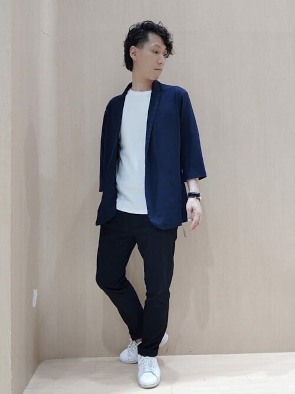 「＃カーディガン、#きれいめカジュアル、#春コーデ、#シンプルコーデ、#ootd、#白Tシャツ、#ストレッチ、＃メンズファッション、#ストレッチパンツ、#接触冷感」｜「TAKA-Qのタカキューメンズ/TAKA-Q:MEN 接触冷感 7分袖ラペルカーディガン（カーディガン/ボレロ、ブルー系）」を使った、TAKA-Q スタッフさん（メンズ・168cm）の夏コーディネートの1枚目の写真
