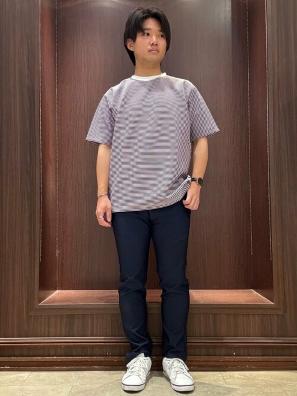 「#カジュアル、#普段着、#カジュアルコーデ、#今日のコーデ、＃ギフト、＃メンズファッション、#ストレッチパンツ、#ゴルフ、#プレゼント、＃デイリーカジュアル」｜「TAKA-Qのタカキューメンズ/TAKA-Q:MEN リップルマイクロボーダー クルーネック半袖Tシャツ（Tシャツ/カットソー、ブラウン系）」を使った、TAKA-Q スタッフさん（メンズ・170cm）の夏コーディネートの1枚目の写真