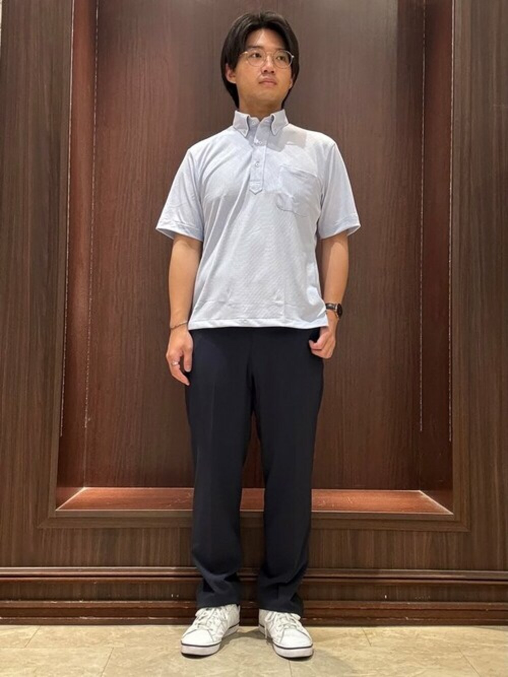 「#通勤スタイル、＃オフィスカジュアル、＃ギフト、＃クールビズ、#通勤、＃ビジネスカジュアル、#プレゼント、＃ビズシャツ、＃形態安定、＃吸水速乾」｜「TAKA-Qのタカキューメンズ/TAKA-Q:MEN Biz クールパス ボタンダウン半袖 ビズポロ（ポロシャツ、ブルー系）」を使った、TAKA-Q スタッフさん（メンズ・170cm）の夏コーディネートの1枚目の写真