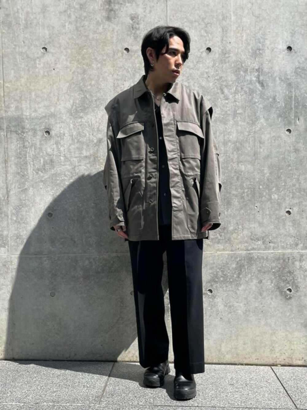 「PUBLIC TOKYOの3WAY ミリタリーベストライナーブルゾン（ミリタリージャケット、グリーン系）」を使った、Kosuke Sugitaさん（メンズ・177cm）の春コーディネートの1枚目の写真