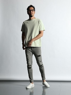 メンズのデニムパンツ グレー 灰色系 クラッシュ ダメージ コーディネート Zozotown