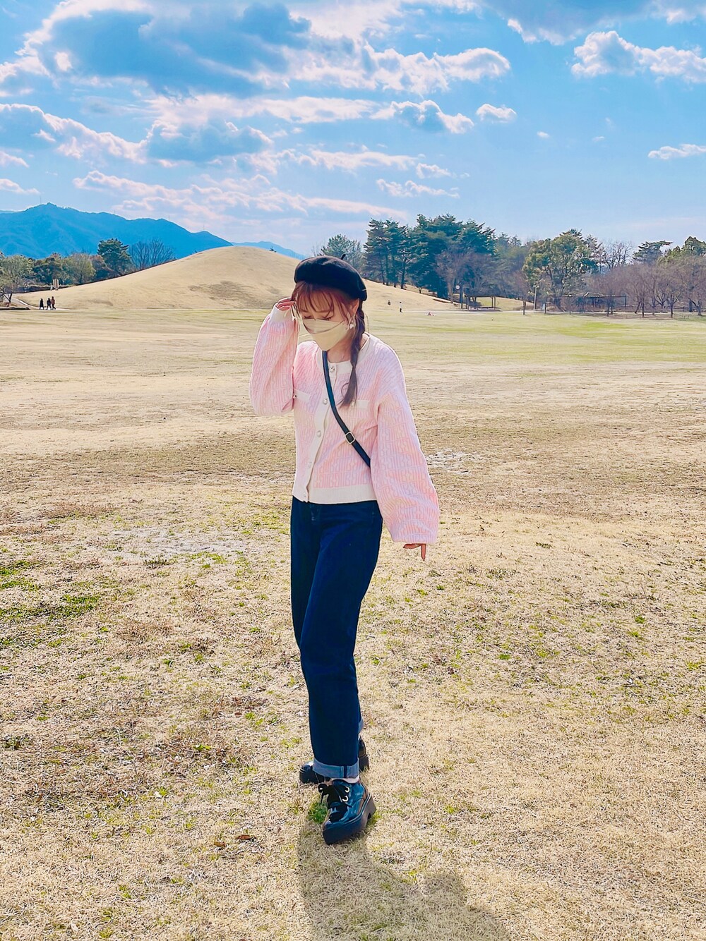 「カジュアル、低身長女子、ピンク、アベイル、ラクチンコーデ」｜「earth music&ecologyのデニムバギーパンツ ＊（デニムパンツ、ブルー系）」を使った、aiko❤️さん（レディース・153cm）の春コーディネートの1枚目の写真
