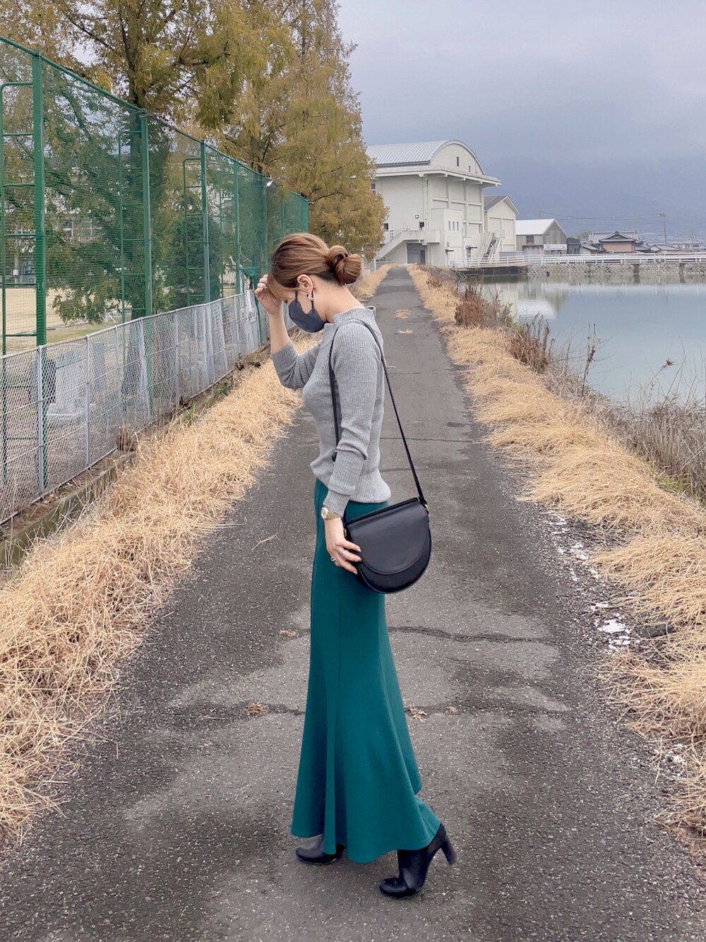 「秋冬コーデ、シンプル、今日のコーデ、大人かわいい、低身長、マーメイドスカート、セーター、ママコーデ、カジュアル、GU、ロレックス、ハニーズ」｜「GUのアイテム（スカート、グリーン系）」を使った、aiko❤️さん（レディース・153cm）の秋コーディネートの1枚目の写真