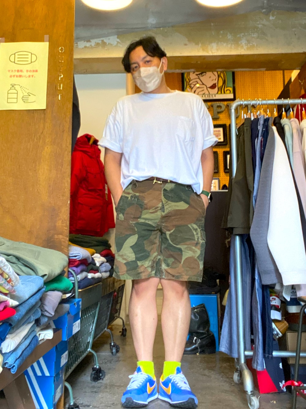 「rrl、NIKE、Output、コンビニエンスウェア、あるじゃん、ビッグシルエット、ビッグT、タックイン、ショートパンツ、ワッフルトレーナー、カーゴパンツ」｜「NIKEのワッフルトレーナー2（スニーカー、パープル系）」を使った、伊藤孝法さん（メンズ・165cm）の夏コーディネートの1枚目の写真