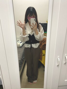 「tnewtiesのアイテム（シャツ/ブラウス、ホワイト系）」を使った、Angeliviaさん（レディース・158cm）の秋コーディネート