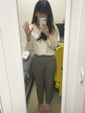 「UNIQLO（ユニクロ）のアイテム（スラックス、グレー系）」を使った、Angeliviaさん（レディース・158cm）の秋コーディネート