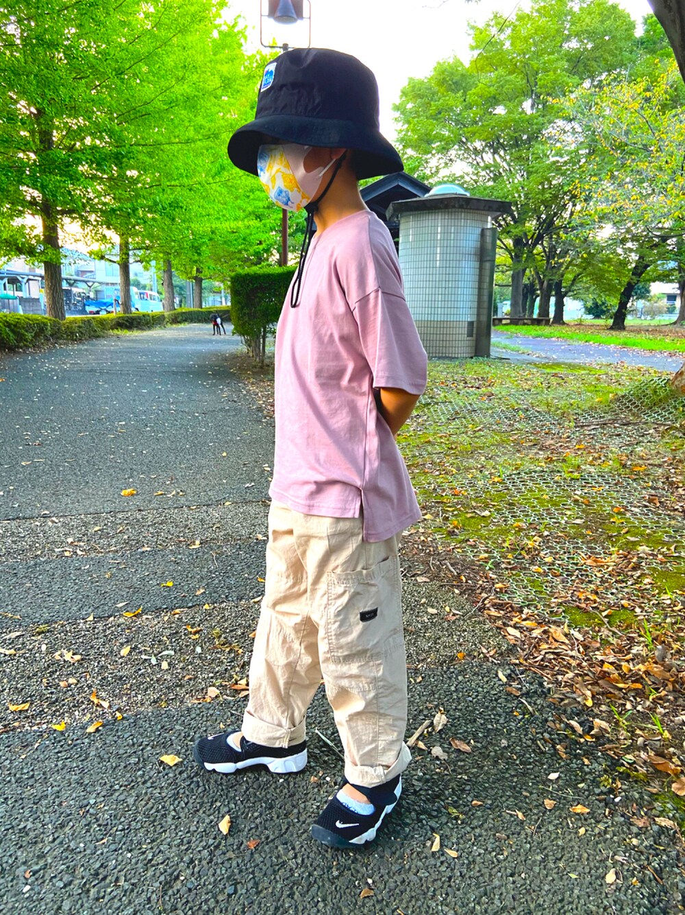 「チノパン、カーゴパンツ、リフト、リトルリフト、ナイキ、ピンク、ハット、シンプルコーデ」｜「GLOBAL WORKの【キッズ】シャーベットカラーＴ半袖/891457（Tシャツ/カットソー、ピンク系）」を使った、kenmoxさん（キッズ・123cm）の夏コーディネートの1枚目の写真