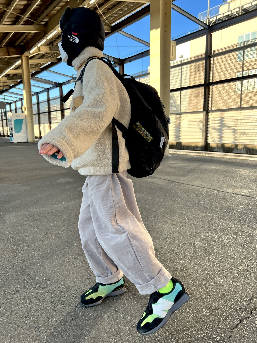 「キッズファッション、THE NORTH FACE、ZARA、ボアジャケット、327、バックパック、着回しコーデ、コーデュロイパンツ、フライトキャップ、リュック」｜「ZARAのアイテム（ジャケット/アウター、ベージュ系）」を使った、kenmoxさん（キッズ・125cm）の冬コーディネートの1枚目の写真