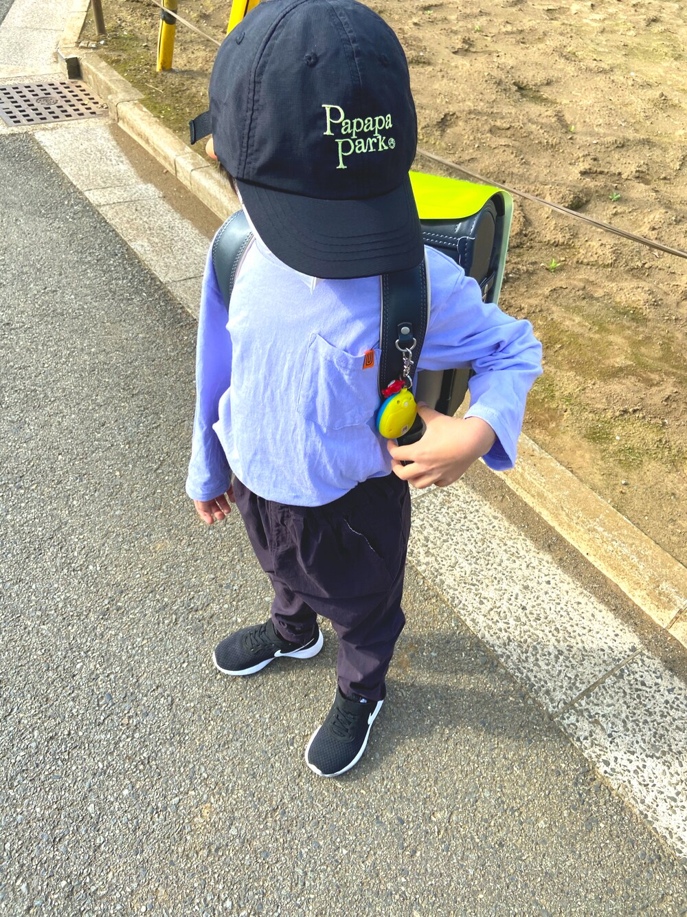 「学校こーで、男の子ファッション」｜「devirockのウルトラストレッチタックパンツ（その他パンツ、パープル系）」を使った、kenmoxさん（キッズ・123cm）の夏コーディネートの1枚目の写真