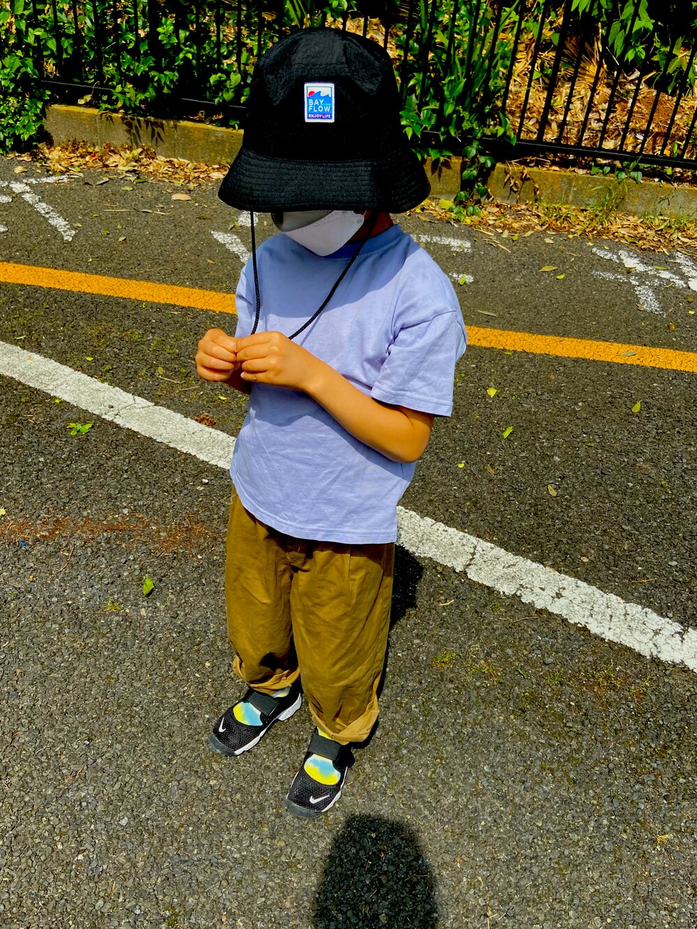 「男の子コーデ、公園スタイル、リトルリフト」｜「devirockのヒザデルパンツ（その他パンツ、ベージュ系）」を使った、kenmoxさん（キッズ・123cm）の夏コーディネートの1枚目の写真