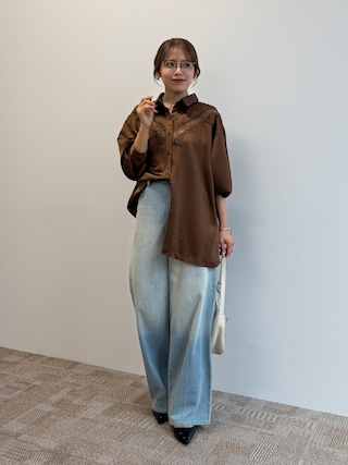 「Thevon(ゼボン)のレース切替サテンシャツ(シャツ/ブラウス)」を使った、mayuさん(レディース・157cm)の秋コーディネート