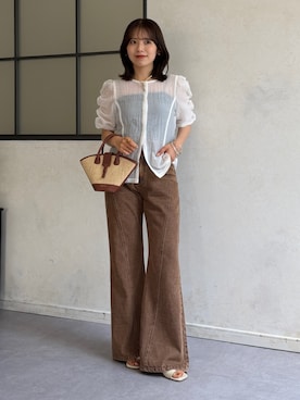 「Thevon（ゼボン）のカラーデニムフレアパンツ（デニムパンツ、ブラウン系）」を使った、mayuさん（レディース・157cm）の夏コーディネート