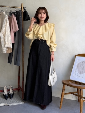「Thevon（ゼボン）のVネックフリルキャンディスリーブブラウス（シャツ/ブラウス、イエロー系）」を使った、mayuさん（レディース・157cm）の春コーディネート