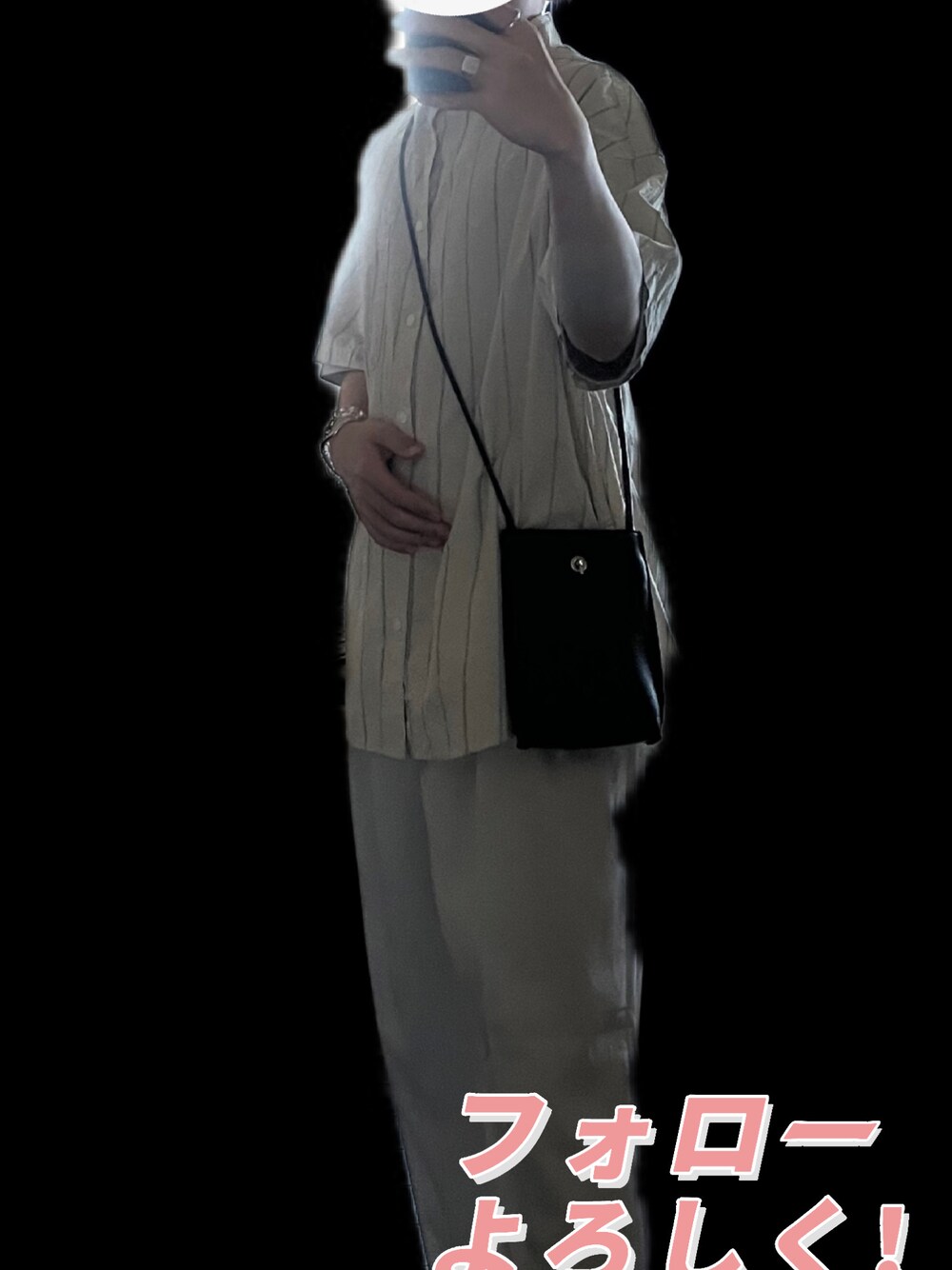 その他のシャツ/ブラウス、ブラック系のショルダーバッグ、ホワイト系のスラックスを着用したメンズの夏コーディネートの1枚目の写真