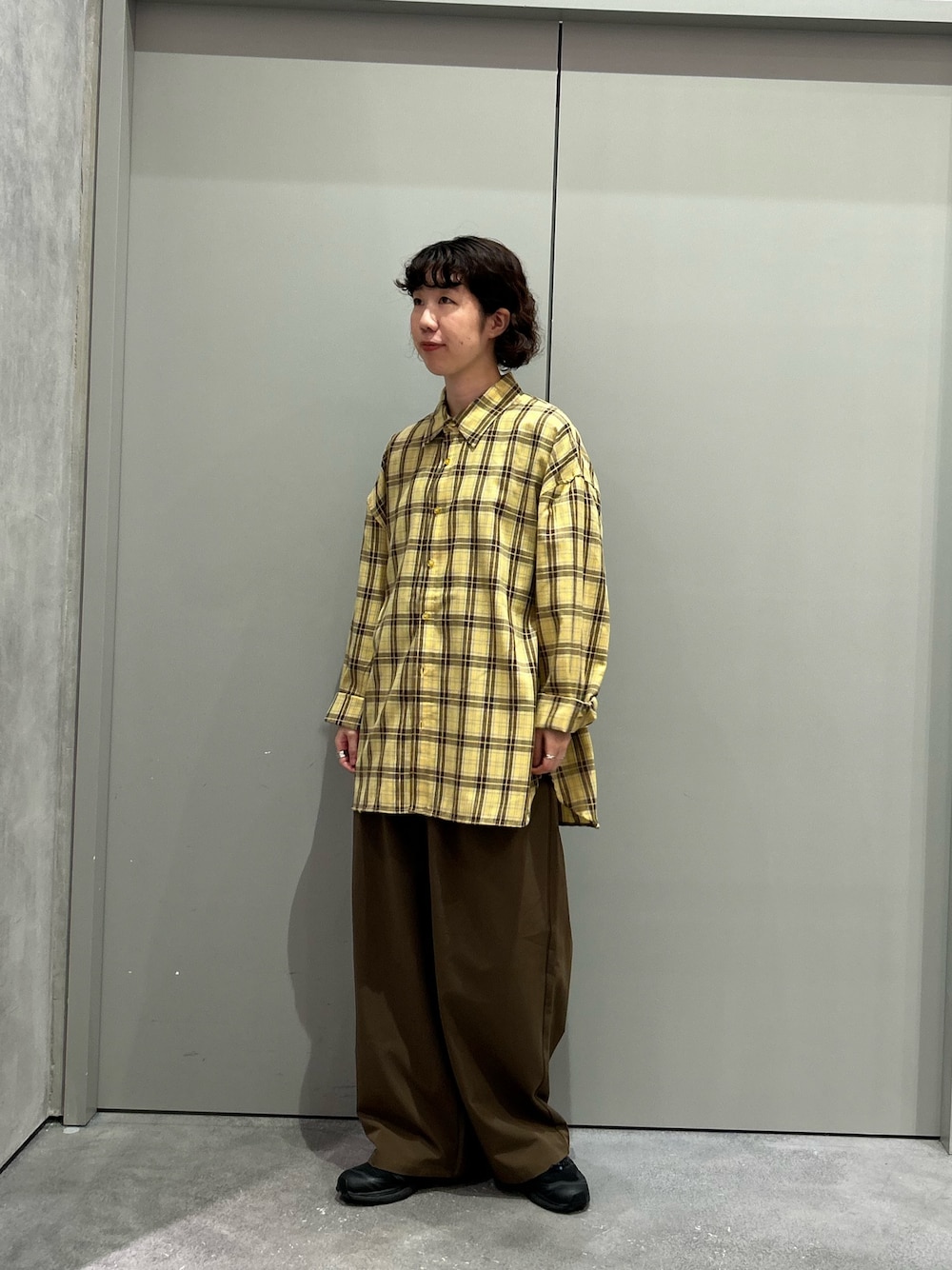 「CIAOPANIC TYPYの【UNISEX】モール混長袖チェックシャツ（シャツ/ブラウス、イエロー系）」を使った、risakoさん（骨格ナチュラル・レディース・160cm）の秋コーディネートの1枚目の写真