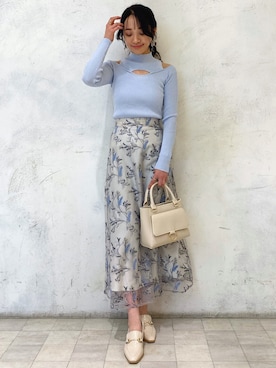 「ブルーニット」｜「アイテム（アクセサリー）」を使った、村岡愛美さん（レディース・162cm）の冬コーディネート