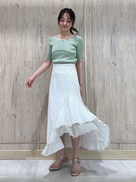 「MERCURYDUO（マーキュリーデュオ）のアイテム（Tシャツ/カットソー）」を使った、村岡愛美さん（レディース・162cm）の春コーディネート