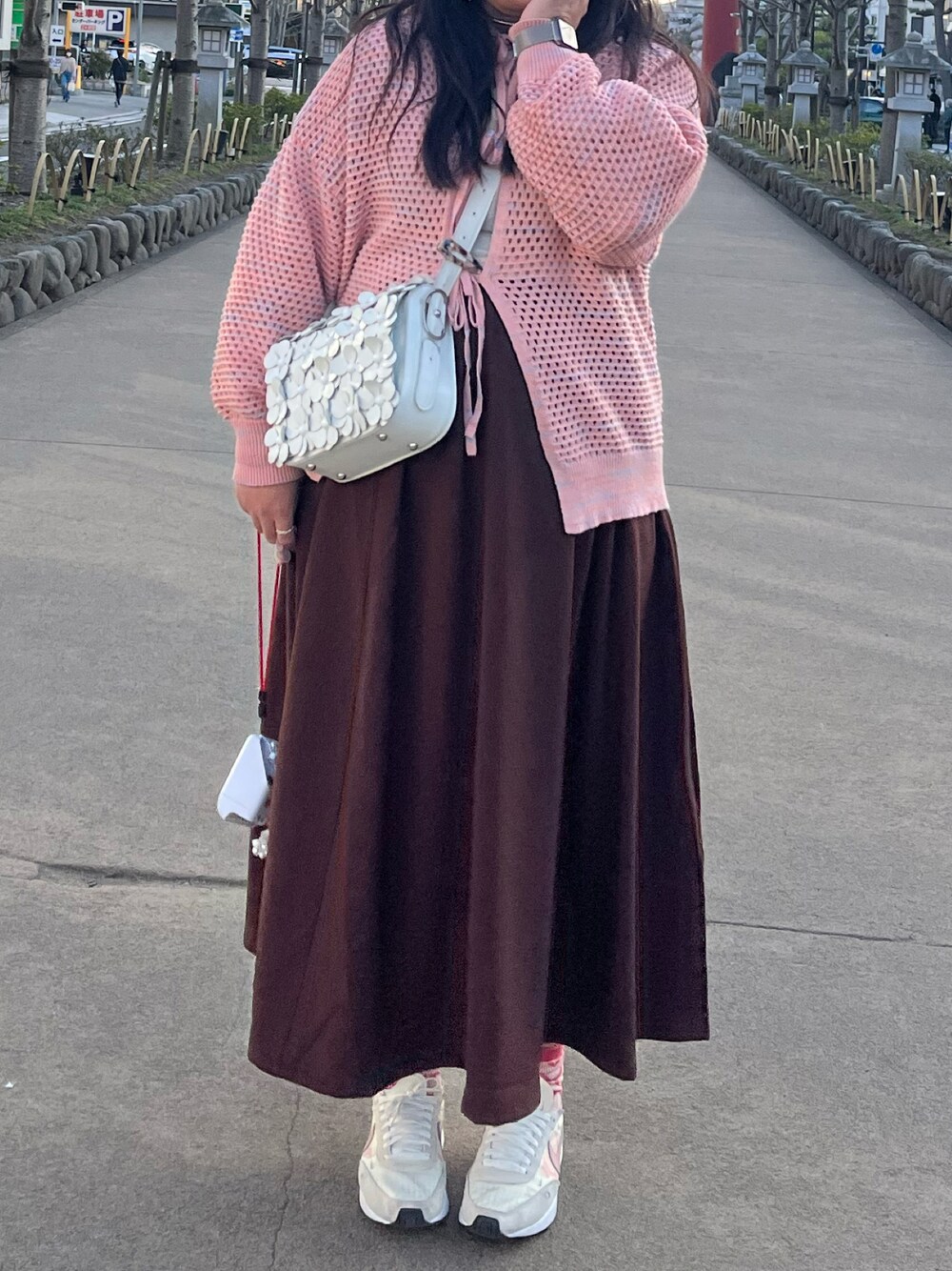 「TOKYO BOPPERのアイテム（ショルダーバッグ、ホワイト系）」を使った、sakiさん（レディース・165cm）の春コーディネートの1枚目の写真