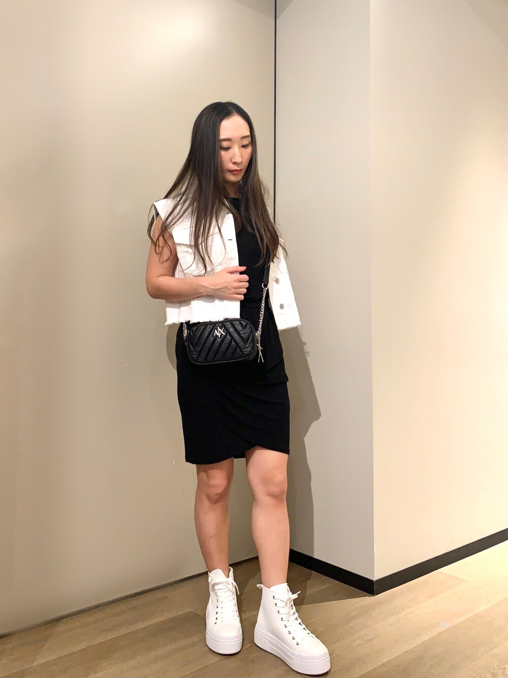 namiheyさんの「【A|X アルマーニ エクスチェンジ】ボリュームソール　レザーハイカットスニーカー（ARMANI EXCHANGE）」を使ったコーディネートの1枚目の写真