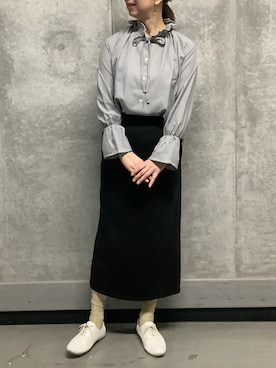「TOKYO SHIRTS（トウキョウシャツ）の【吸水速乾】【COFREX】フリルリボン ブラウス 長袖 レディースデザインシャツ（シャツ/ブラウス、ブラック系）」を使った、SHIRTS PLAZA 天神地下街店さん（レディース・168cm）の夏コーディネート