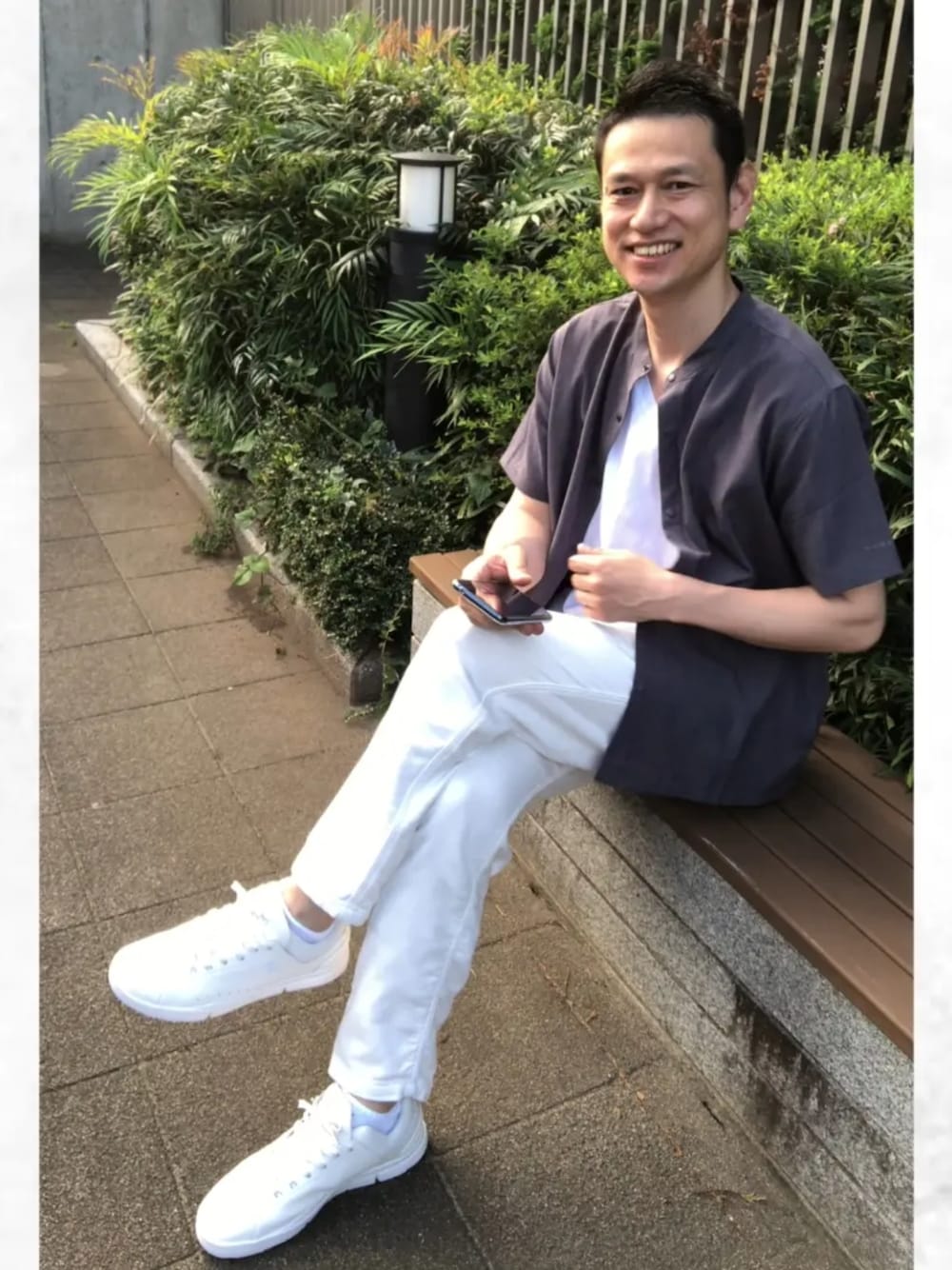 ホワイト系のその他パンツ、その他のシャツ/ブラウス、ホワイト系のTシャツ/カットソーを着用したメンズの夏コーディネートの1枚目の写真