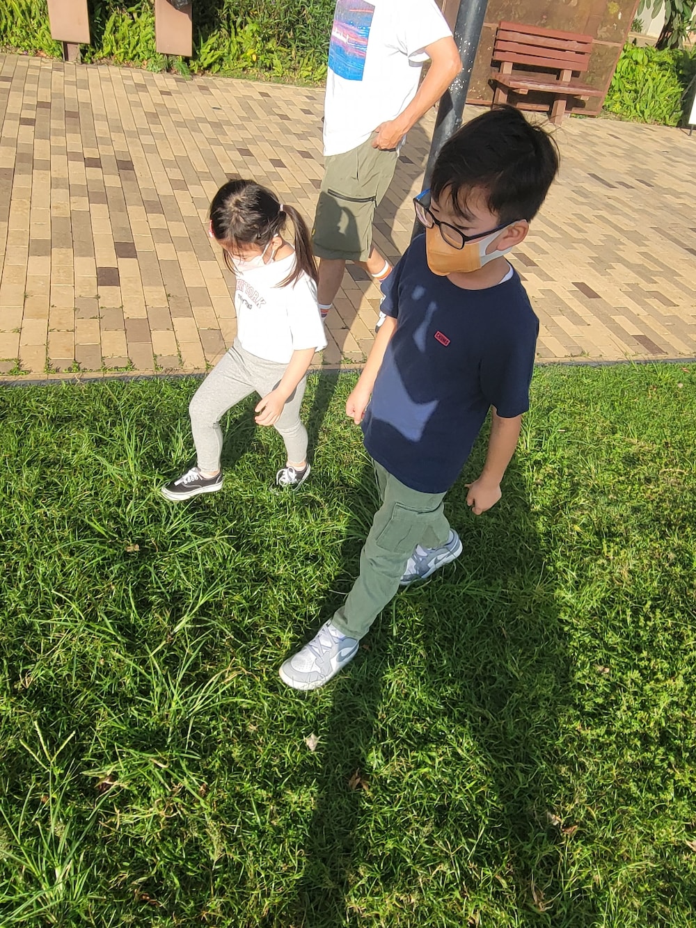 「Hong Kong」｜「NIKEのアイテム（スニーカー、グレー系）」を使った、miffcherryさん（キッズ・120cm）の秋コーディネートの1枚目の写真