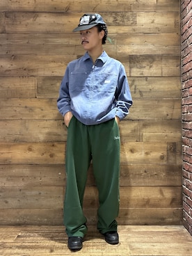 「XLARGE（エクストララージ）の【一部WEB限定】CURSIVE WIDE SWEAT PANTS（スウェットパンツ、グリーン系）」を使った、山下 迅さん（メンズ・173cm）の秋コーディネート