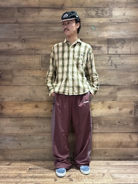 「アイテム（パンツ、レッド系）」を使った、山下 迅さん（メンズ・173cm）の秋コーディネート