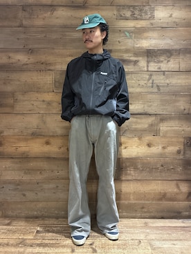 「XLARGE（エクストララージ）のSIDE CUTTING PANTS（その他パンツ、グレー系）」を使った、山下 迅さん（メンズ・173cm）の秋コーディネート